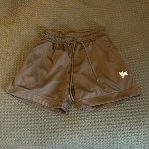 Youngla men’s small 5” shorts dark green